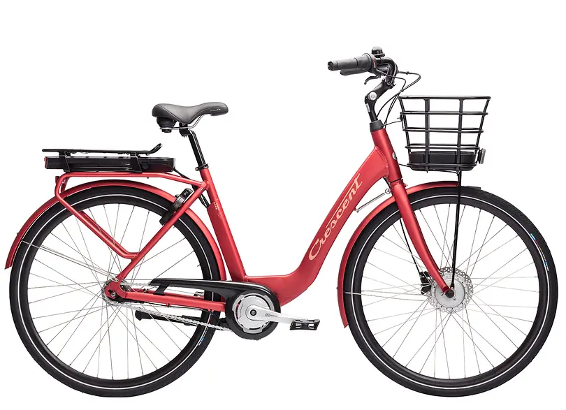 Röd cykel med batteri på pakethållaren och korg fram.